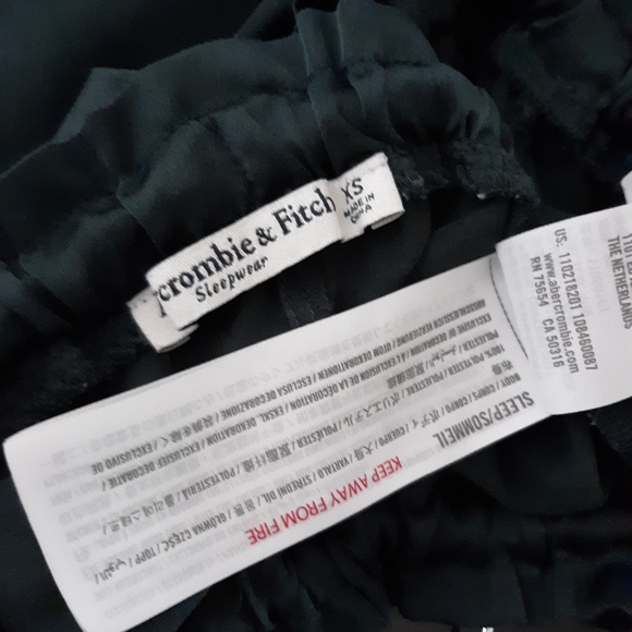 Abercrombie & Fitch Satin Sleep Shorts - Picture 4 of 4